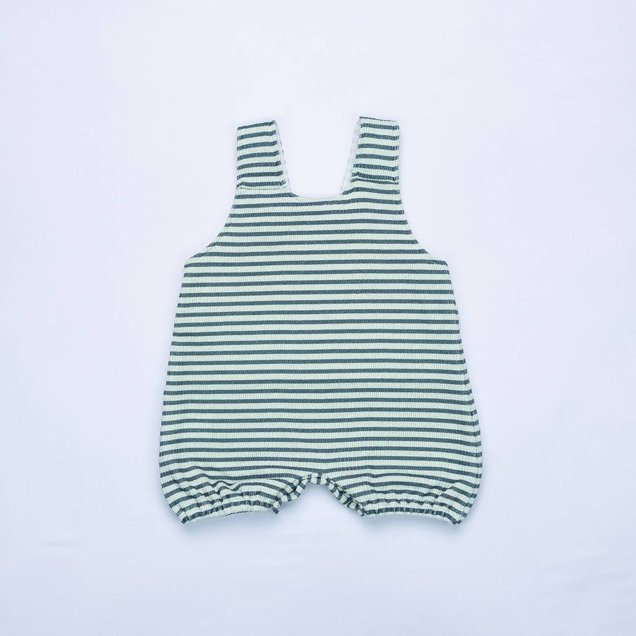 Jardineira +t-shirt